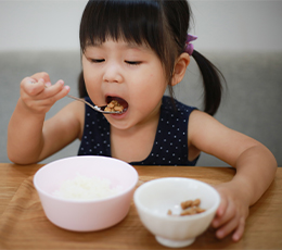 Alimentation autonome ou diversification menée par l'enfant (DME)