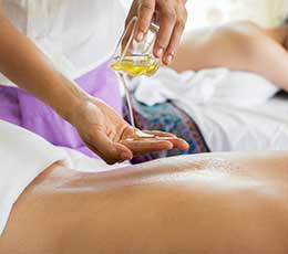 Qu'est-ce que le massage thaï intime. Le massage thaï est un élément de votre heureuse réalité