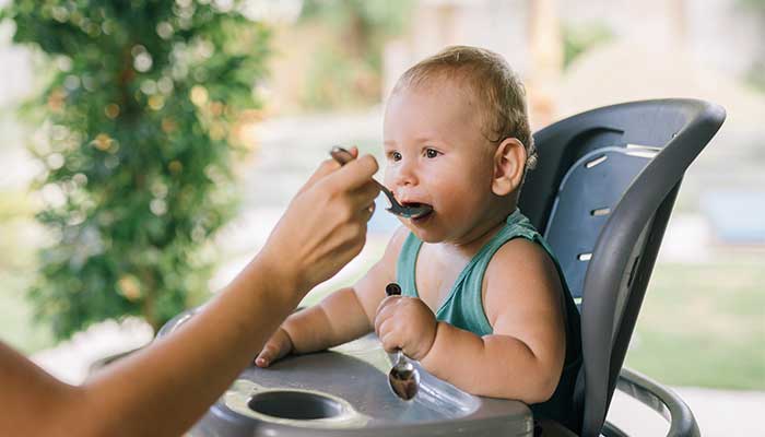 Tout savoir sur la diversification alimentaire chez le bébé