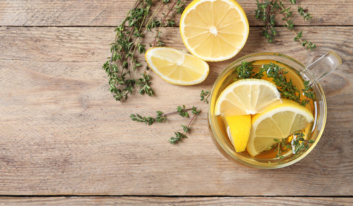 Découvrez le bonheur d'une infusion de thym et citron
